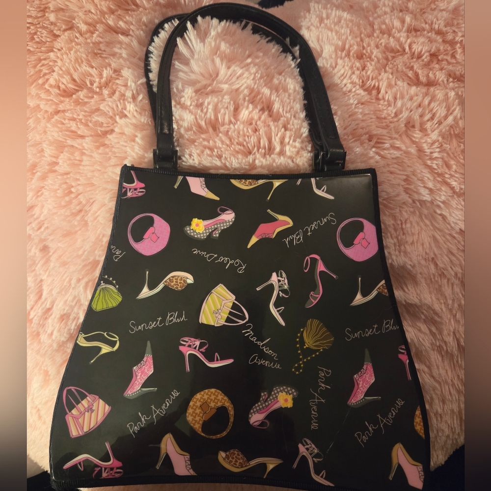 Chic Mini Bag in Black and Pink with Playful Design